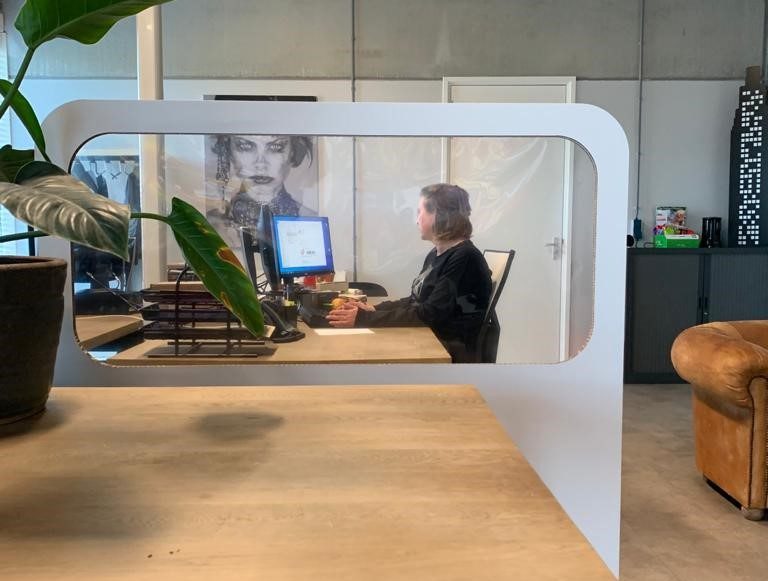 kuchschermen met raampje